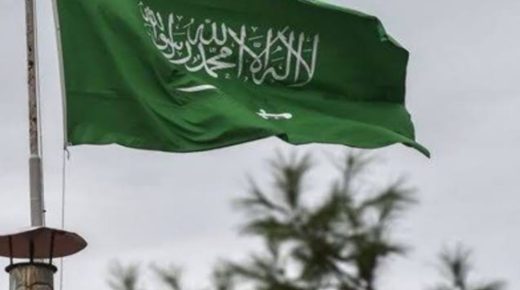 استقبل الأمير خالد الفيصل رئيس مجلس إدارة غرفة مكة للشيخ عبد الله كامل